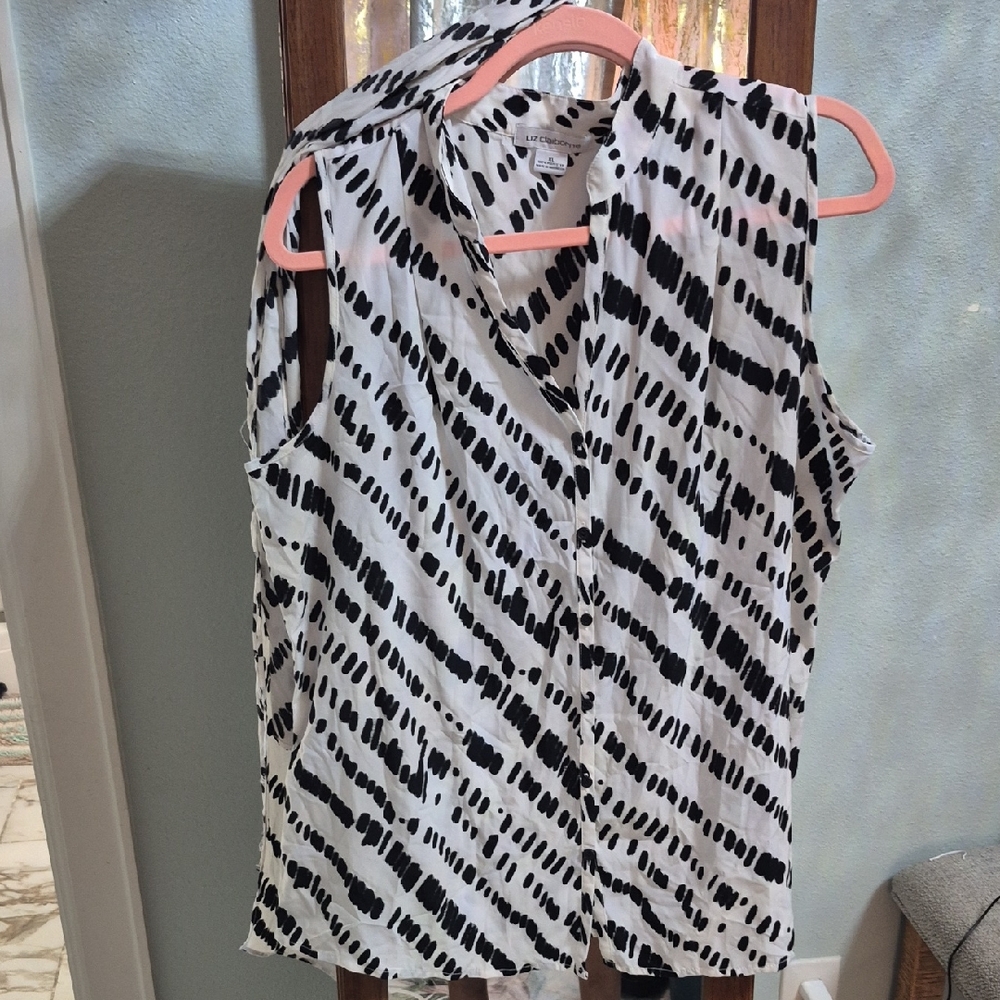Liz Claiborne Black and White Patterned Blouse